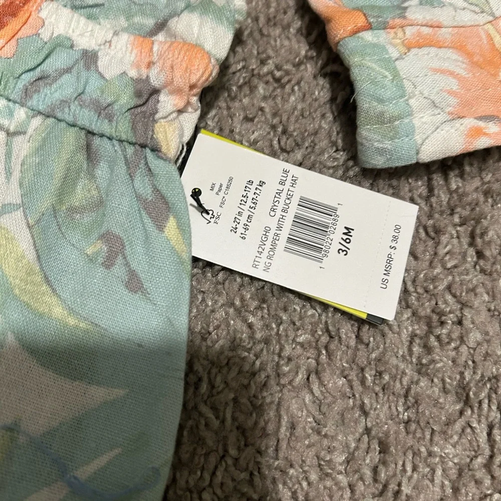 Floral Baby Romper with Hat- nwt- 3-6 month - Picture 3 of 4